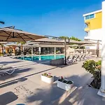 Relax Seafront By Ps Apartment Golem (Tirana)