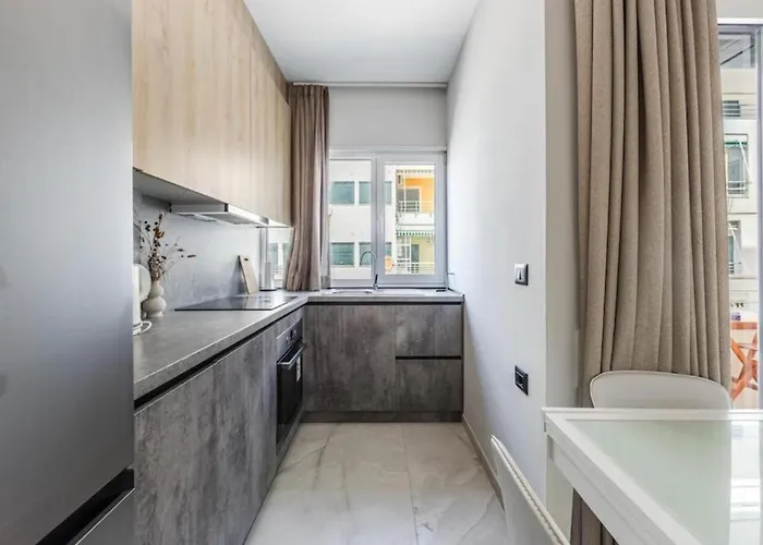 Relax Seafront By Ps Golem (Tirana)